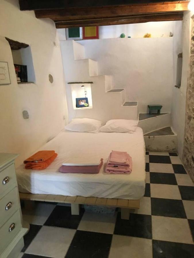 Traditional Medieval Stone House In "Ano Syros" Eksteriør bilde